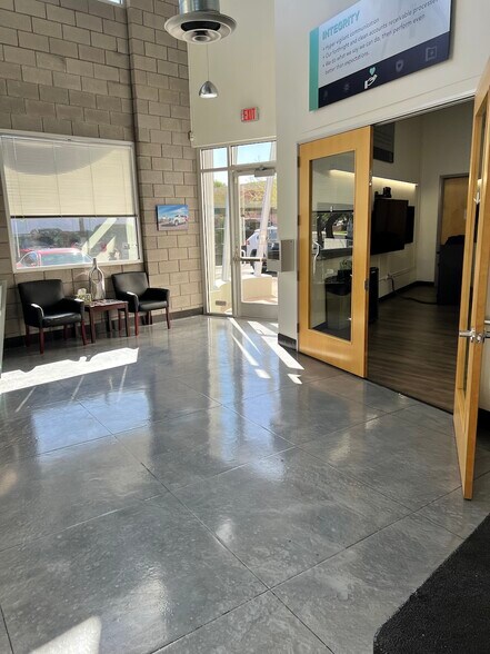More Photos Of 1437 W Auto Dr, Tempe Showroom For Lease