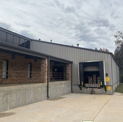 More Photos Of 140 Business Center Dr, Birmingham Industrial For Lease