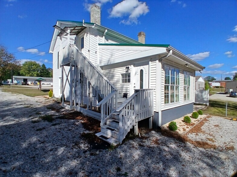 More Photos Of 119 W Main St, Youngsville Freestanding For Lease