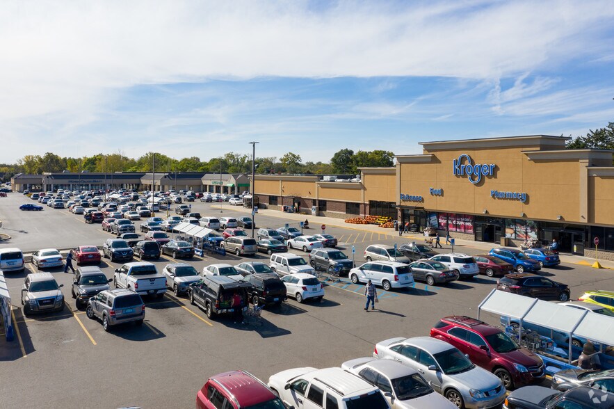 Primary Photo Of 850-1020 S Monroe St, Monroe Supermarket For Lease