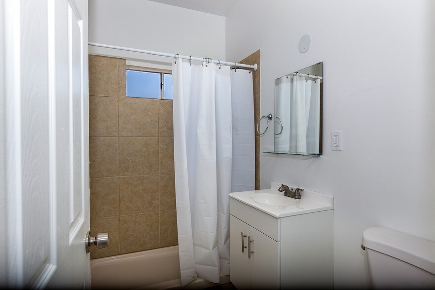 More Photos Of 1716-1718 W 45th St, Los Angeles Multifamily For Sale