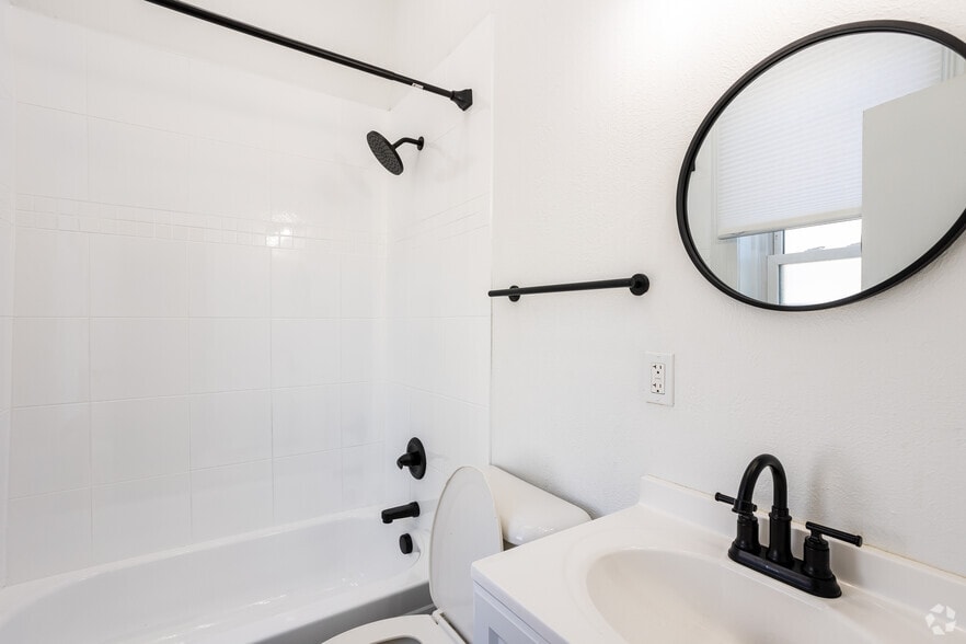 More Photos Of 2031-2033 Curtis St, Denver Apartments For Lease