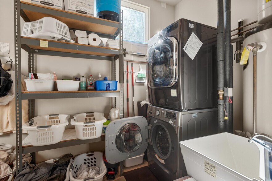 More Photos Of 241 Robinson St, Basalt Storefront For Sale