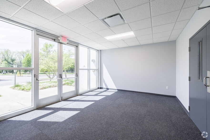 More Photos Of 261 River Rd, Clifton Distribution For Lease