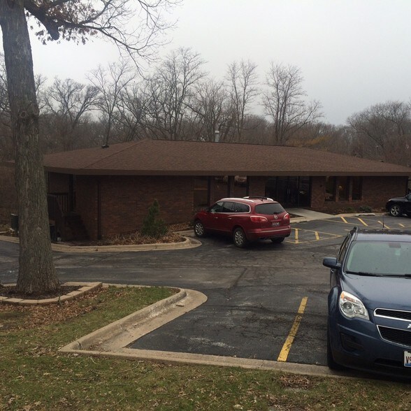 More Photos Of 604 35th Ave, Moline Medical For Lease