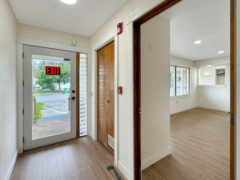 More Photos Of 902 E Maple St, Arlington Medical For Lease