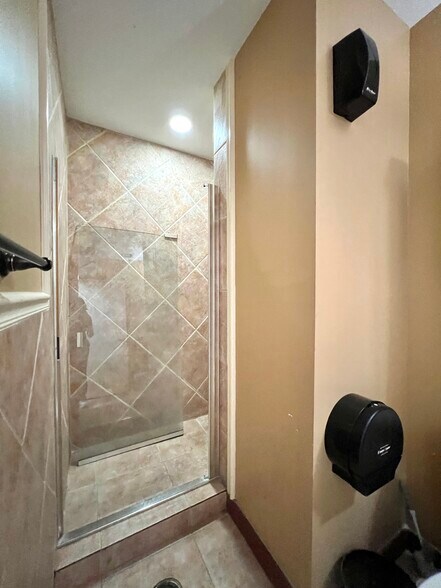 More Photos Of 223 Valencia Ave, Coral Gables Restaurant For Sale