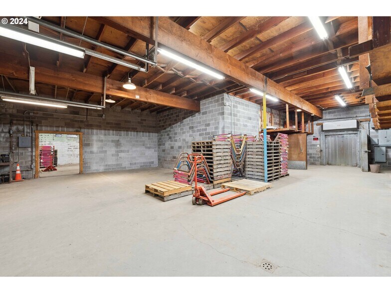 More Photos Of 665 Hemlock Ave, Coos Bay Refrigeration Cold Storage For Sale