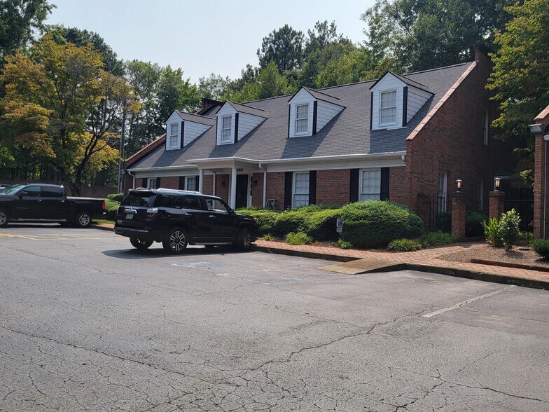 More Photos Of 555 Research Dr, Athens Office For Sale