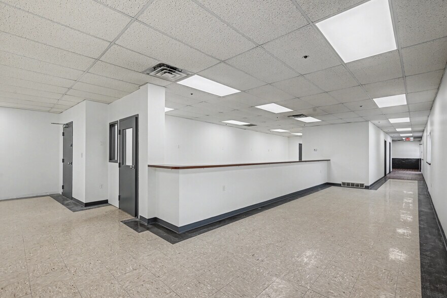 More Photos Of 11-25 Harding St, Middletown Warehouse For Lease