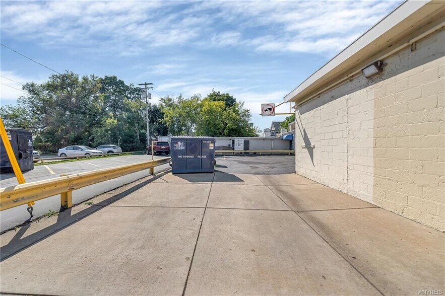 More Photos Of 3019 Pine Ave, Niagara Falls Restaurant For Sale