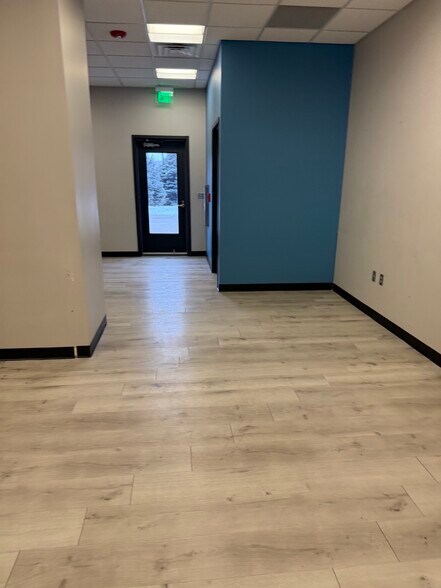 More Photos Of 211 Sioux Point Rd, Dakota Dunes Office For Lease