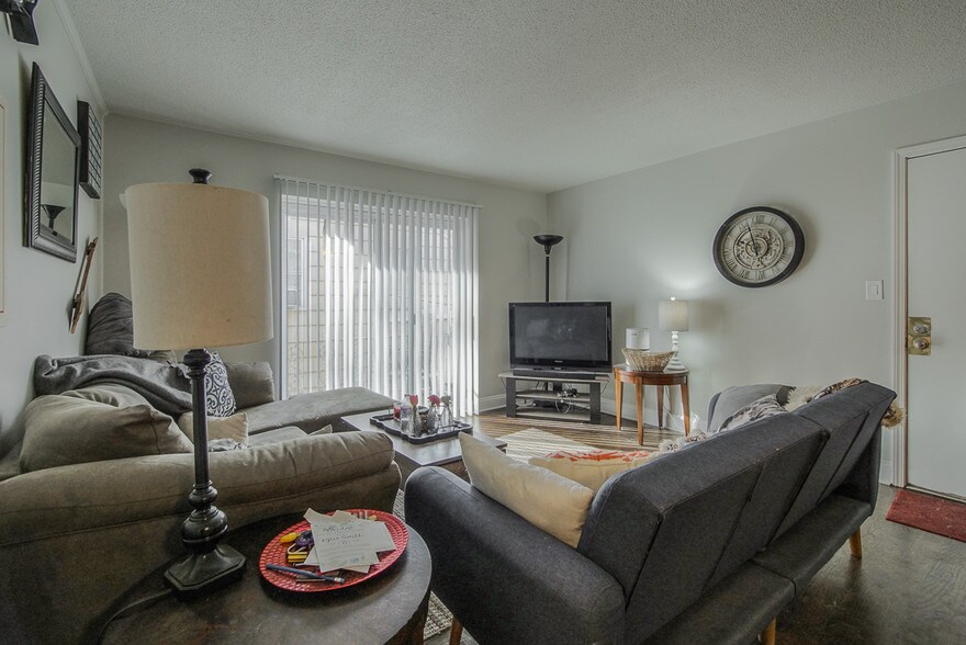 More Photos Of 7504 Wyoming St, Kansas City Apartments For Sale