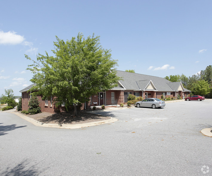 Primary Photo Of 5771 Veterans Pky, Columbus Office For Lease