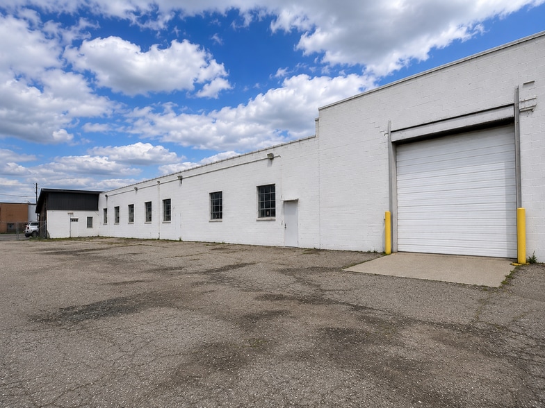 More Photos Of 26272 Groesbeck Hwy, Warren Warehouse For Sale
