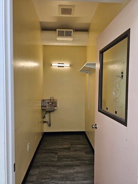 More Photos Of 3106 Rolison Rd, Redwood City Freestanding For Sale