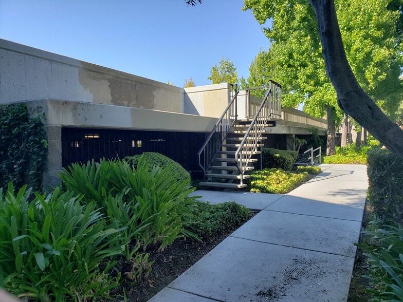 More Photos Of 125 N Jackson Ave, San Jose Medical For Sale