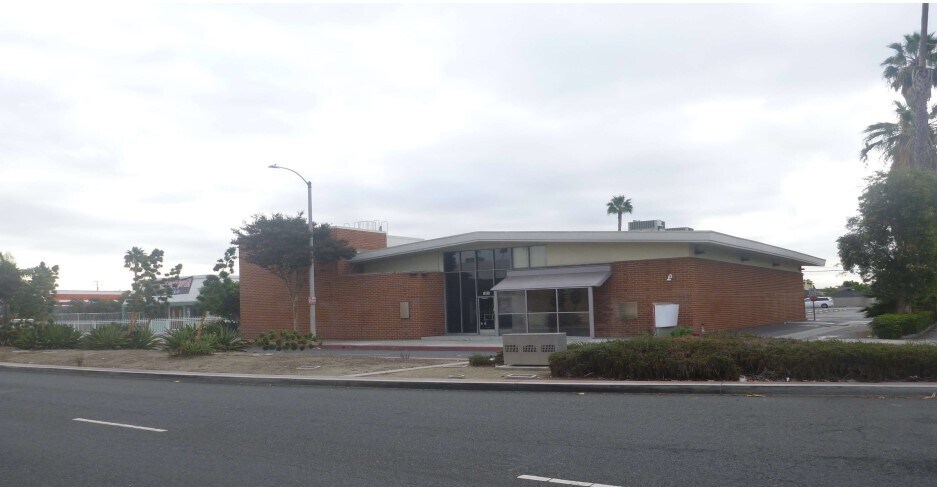 Primary Photo Of 10010 Paramount Blvd, Downey Bank For Sale