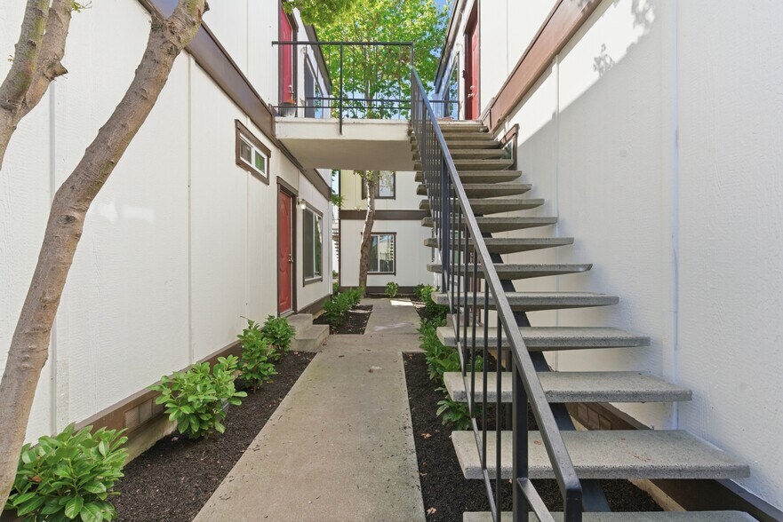 More Photos Of 1640 23rd St, San Pablo Apartments For Sale