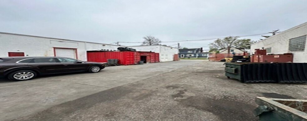 More Photos Of 96 Commercial St, Freeport Warehouse For Lease