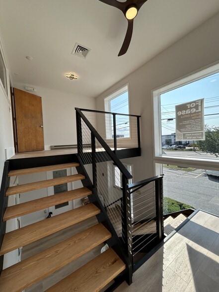 Primary Photo Of 91 Larrabee Rd, Westbrook Medical For Lease