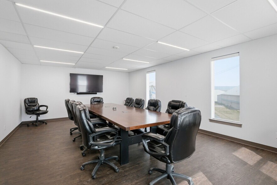 More Photos Of 8031 Branch Rd, Harrah Distribution For Sale