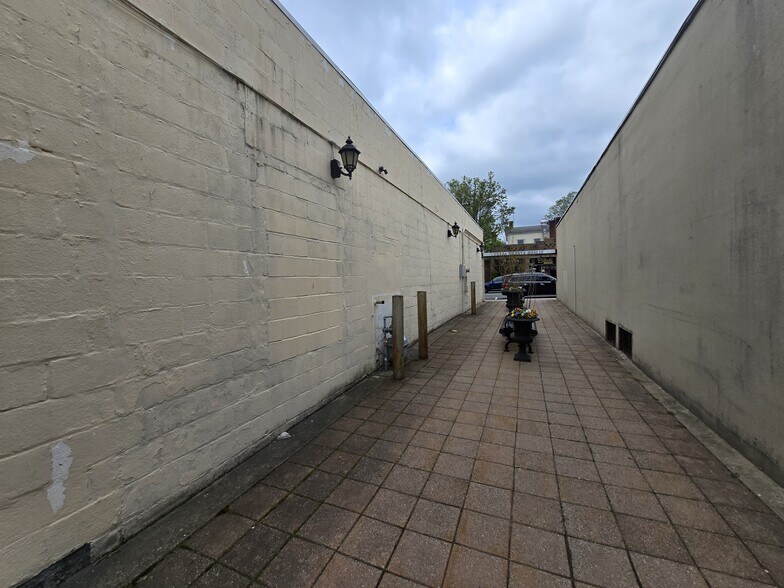 More Photos Of 88 Main St, Madison Freestanding For Sale