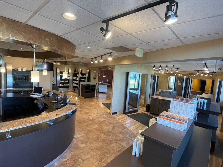 More Photos Of 440 Fairway Dr, West Des Moines Medical For Lease