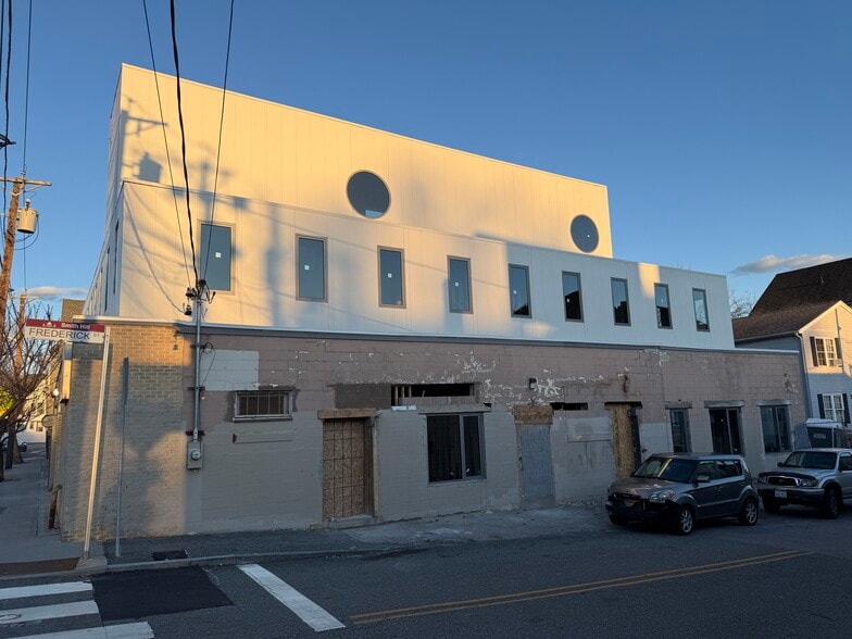 More Photos Of 536-540 Smith St, Providence Light Manufacturing For Sale