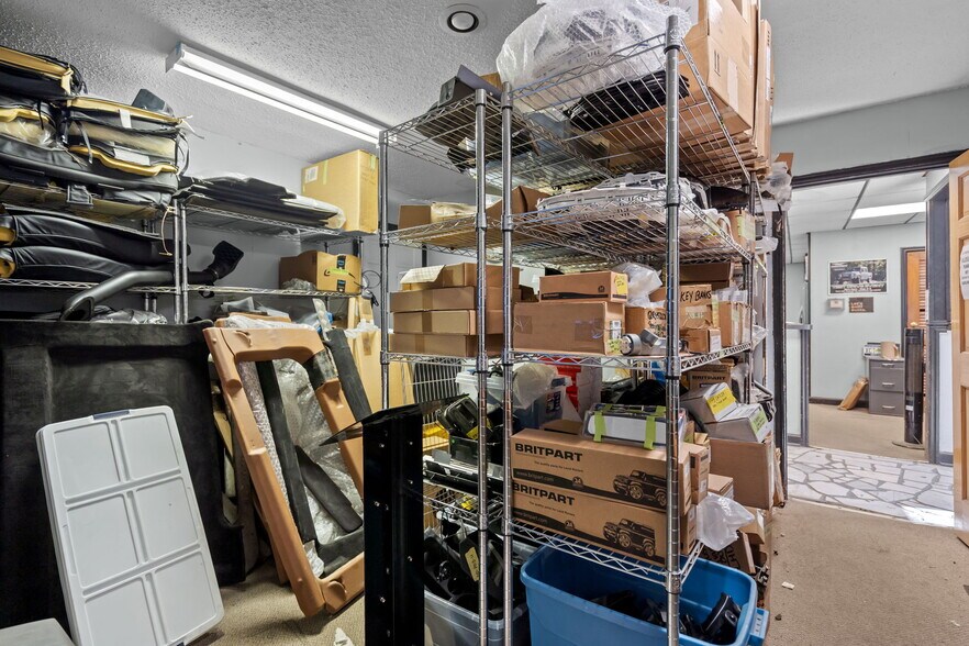 More Photos Of 4704 N College Rd, Castle Hayne Warehouse For Lease