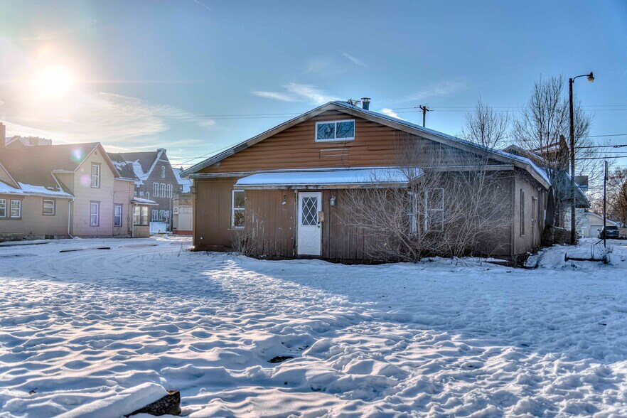 More Photos Of 1011 Lansing Ave, Jackson Storefront For Sale