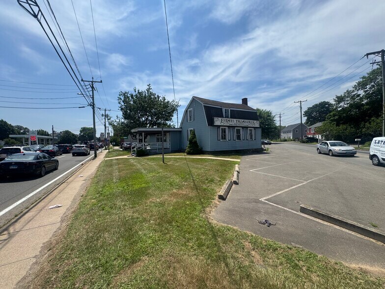 More Photos Of 523 Boston Post Rd, Old Saybrook Freestanding For Sale