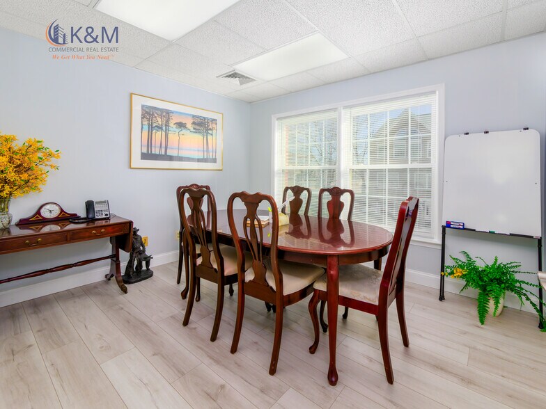 More Photos Of 9693-9697 Main St, Fairfax Medical For Sale