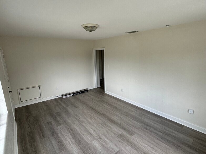 More Photos Of 246 W Hillsborough Ave, Tampa Office Residential For Lease