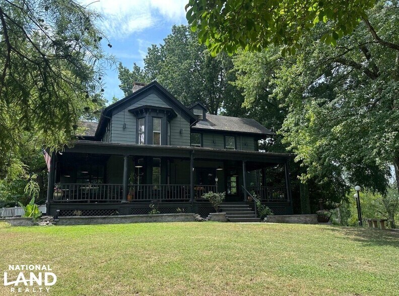 More Photos Of 4 S 1st St, Denton Specialty For Sale