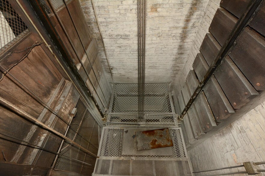More Photos Of 3258 W Fond Du Lac Ave, Milwaukee Manufacturing For Lease