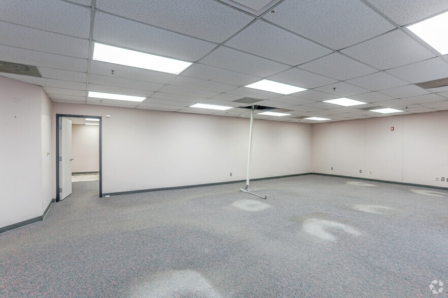More Photos Of 16500 W 12 Mile Rd, Southfield Office For Lease