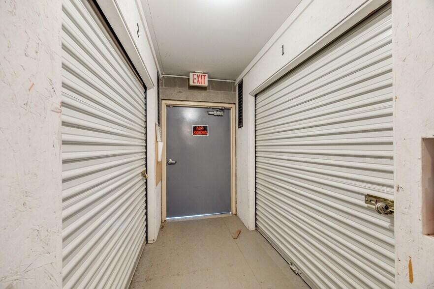 More Photos Of 438 Walnut St, Lawrenceburg Self Storage For Sale