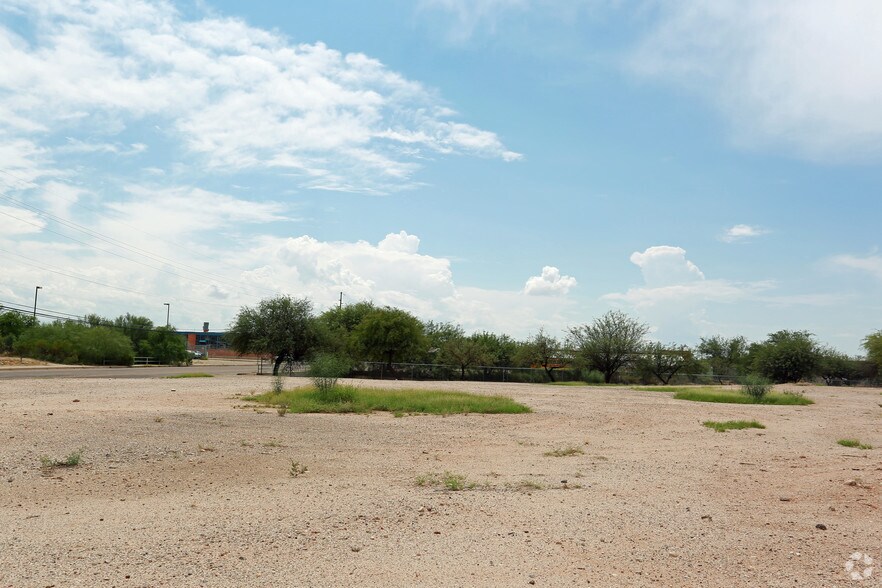 More Photos Of 365 S Kino Pky, Tucson Land For Lease