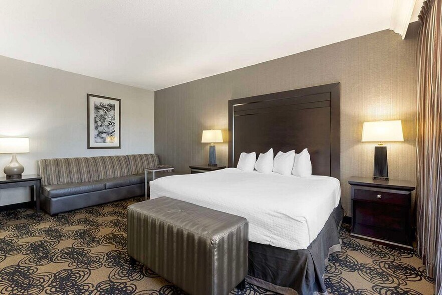 More Photos Of 4706 S 108th St, Omaha Hotel For Sale