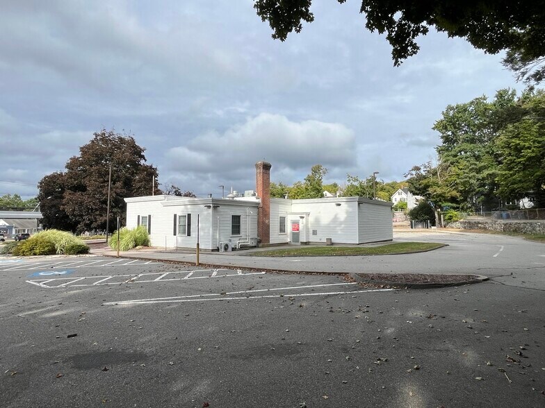 More Photos Of 75 Town St, Norwich Bank For Lease