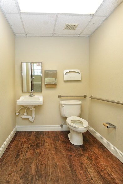 More Photos Of 501 E Oak St, Kissimmee Medical For Lease