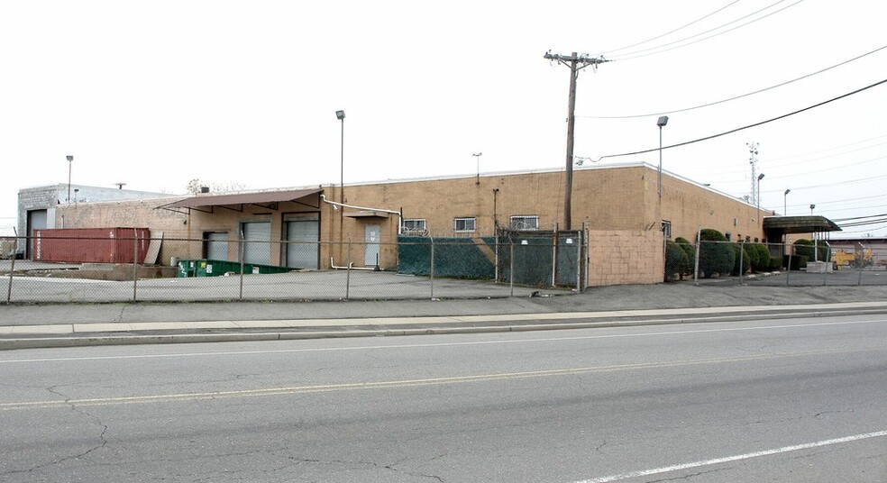 Primary Photo Of 435 Division St, Elizabeth Warehouse For Lease