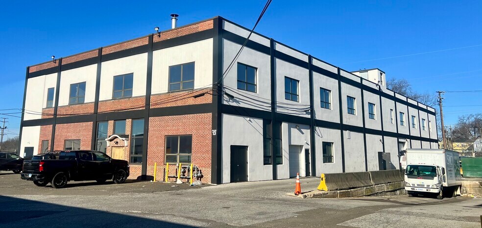 More Photos Of 375 Fairfield Ave, Stamford Warehouse For Lease