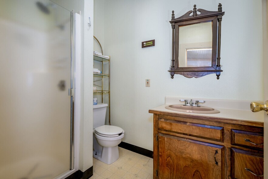 More Photos Of 15432 Washington Rd, Washington Storefront Retail Residential For Sale