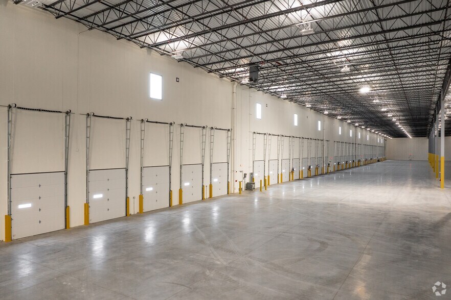 More Photos Of 1 Media Crossways, Woodbury Warehouse For Lease