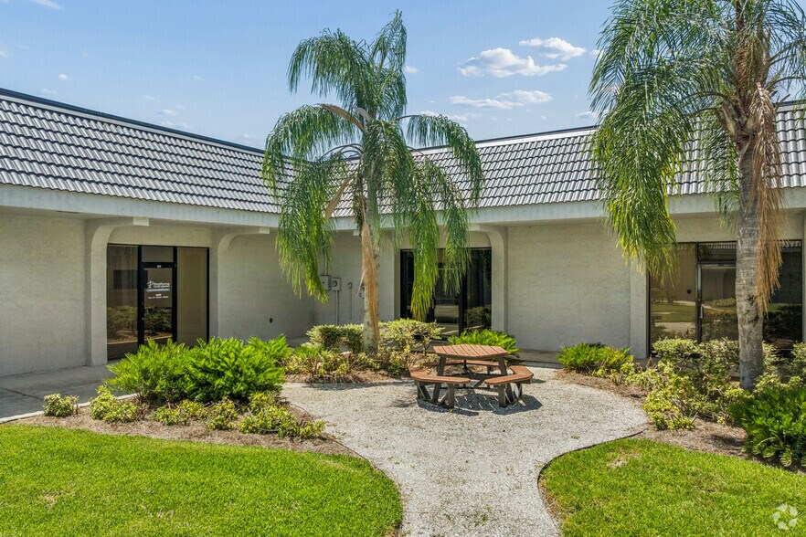More Photos Of 7041 Grand National Dr, Orlando Unknown For Lease