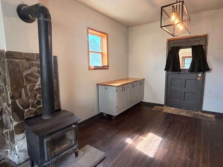 More Photos Of 1005 1st St, Moro Freestanding For Sale