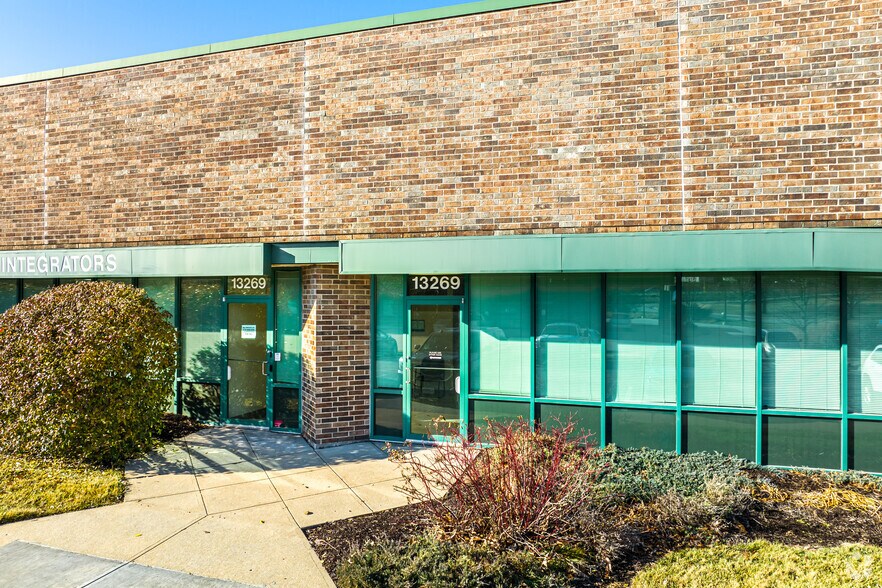 More Photos Of 13253-13269 W 98th St, Lenexa Light Manufacturing For Lease