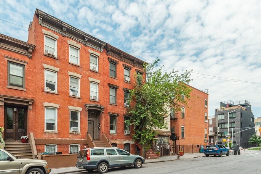 More Photos Of 328 Berry St, Brooklyn Apartments For Sale